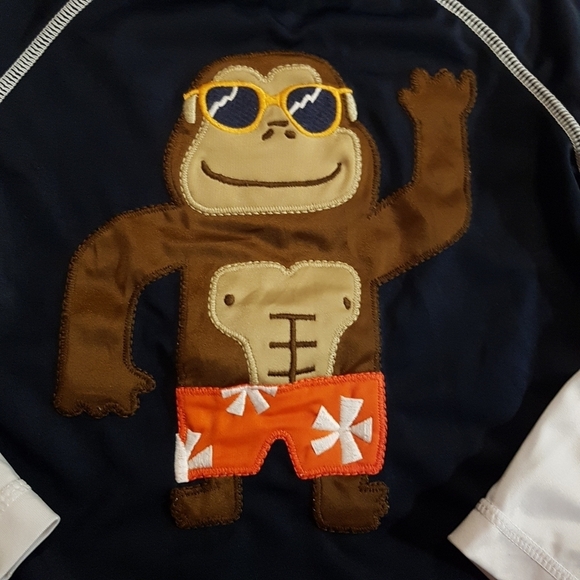 Gymboree boys size 3T long sleeved rash guard - Picture 3 of 3